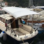 Sonnenverdeck Royal mit 4 Bögen in natur, montiert auf einer Reling