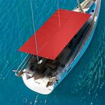 Bimini-Top Cagnaro Steccato in rot, montiert auf einem Segelboot