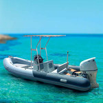 T-Top montiert auf einem Schlauchboot mit Center Konsole